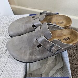 Womens Birkenstock Boston Soft Footbed. Oiled Leather. Size 6-6.5. Like new.